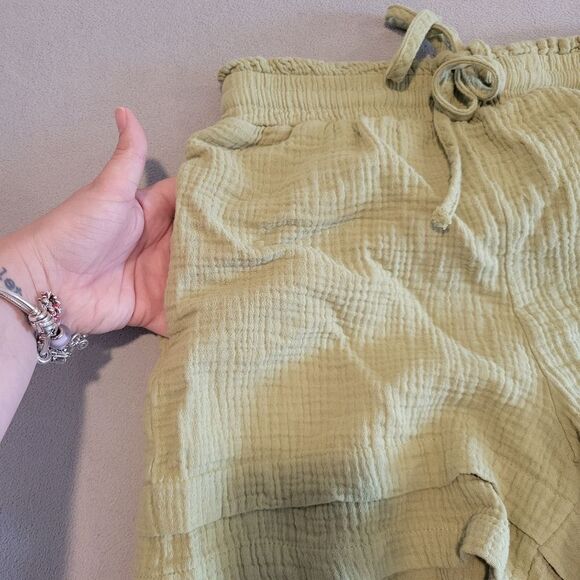 Princess Polly Green Shorts Size 4 - Picture 6 of 7